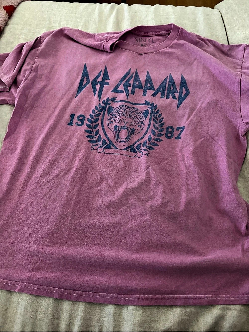 Vinyl Icon 1987 graphic tee Graphic Tee in Purple Large